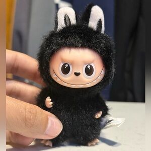 Labubu Letter R pin for love!